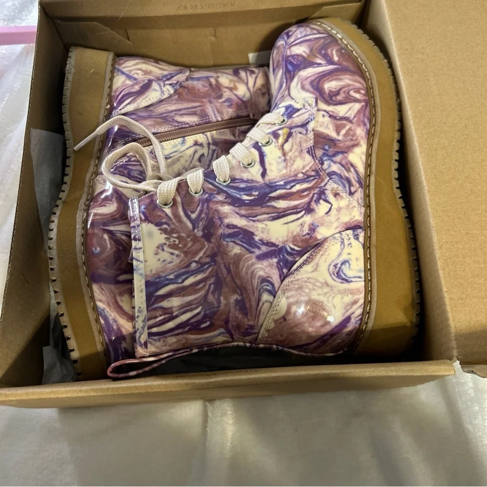 Steve Madden size 5 Stylish‎ Purple and Cream kids Boots